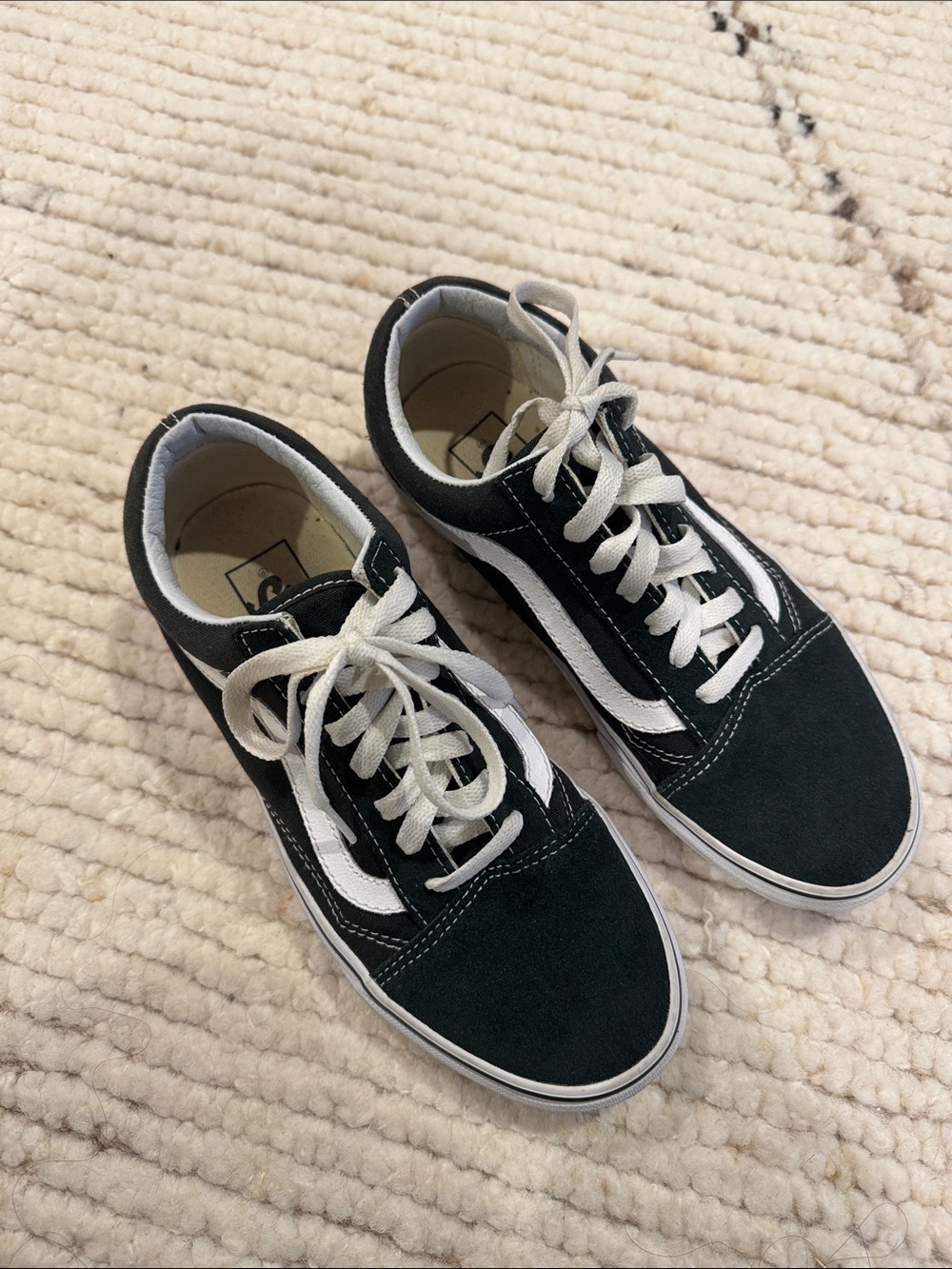 Vans Old Skool Low-Top Sneakers in dark green and White